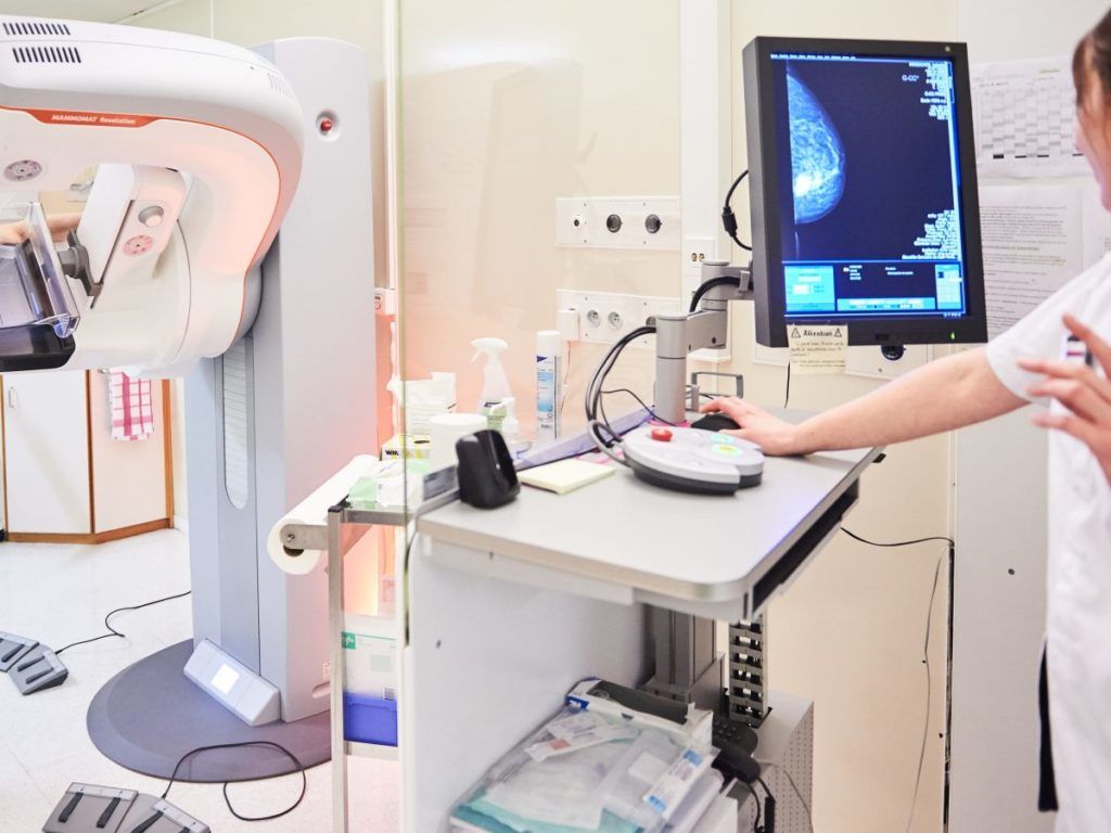 In Lombardia screening per il tumore al seno al 60,5%, superato lo standard nazionale